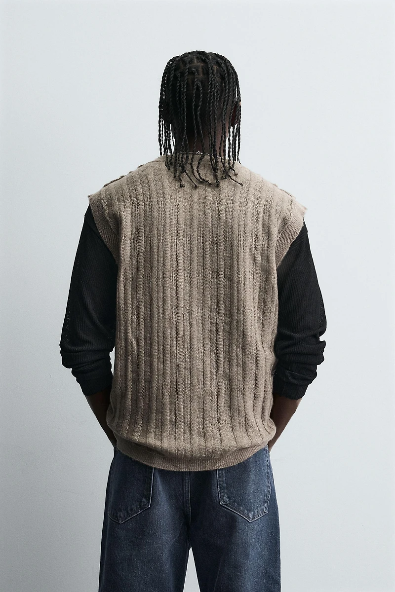 GILET EN TRICOT RÉVERSIBLE EFFET ENVERS