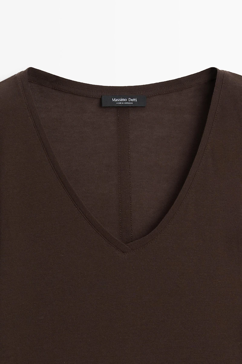 Slim fit long sleeve V-neck T-shirt