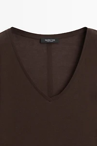 Slim fit long sleeve V-neck T-shirt