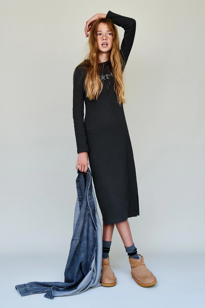 LONG RIBBED DRESS WITH RHINESTONE TEXT