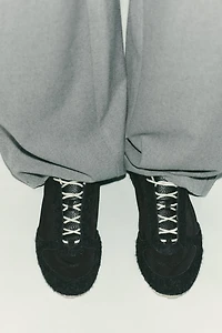 SOFT RUNNING SNEAKERS