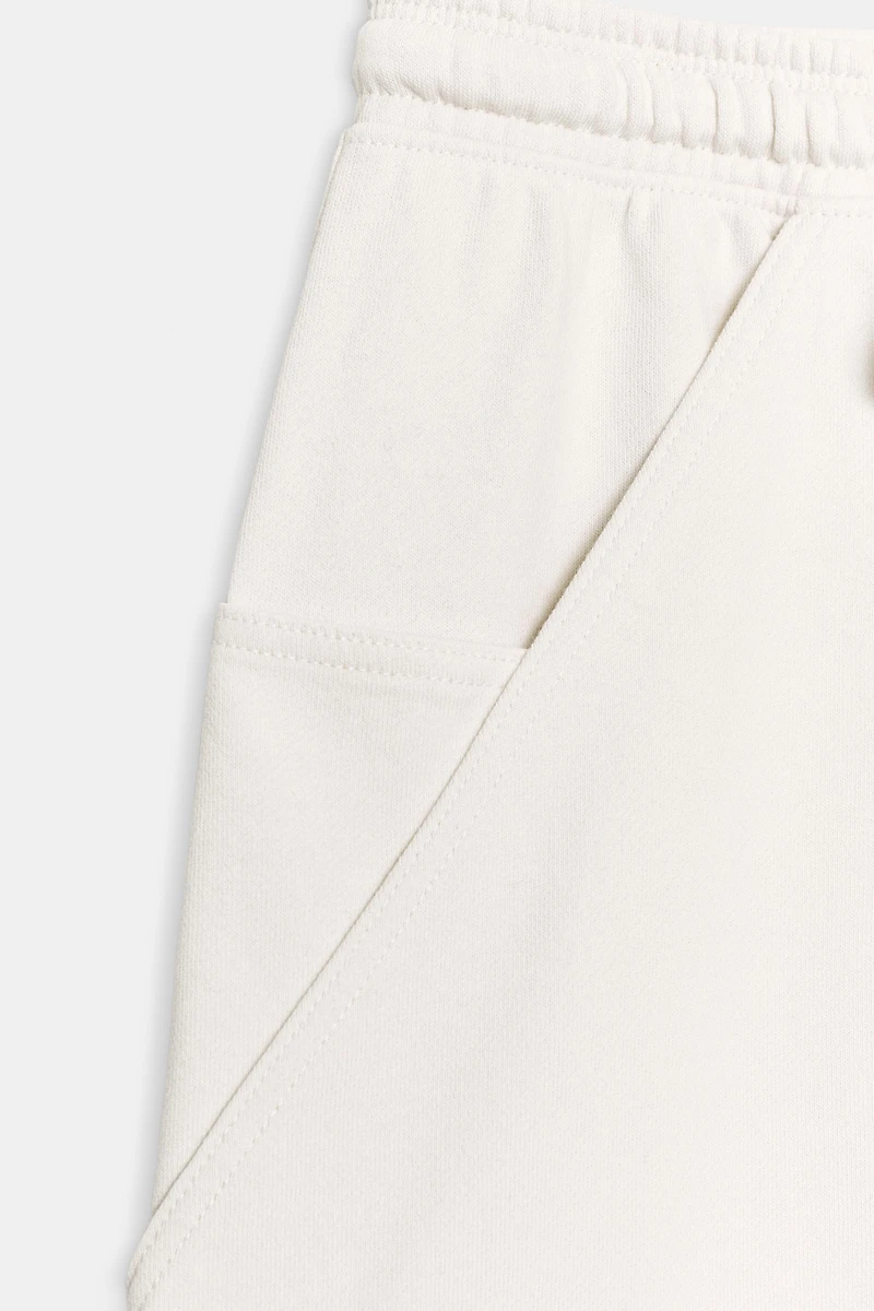 JOGGER PANTS WITH POCKETS