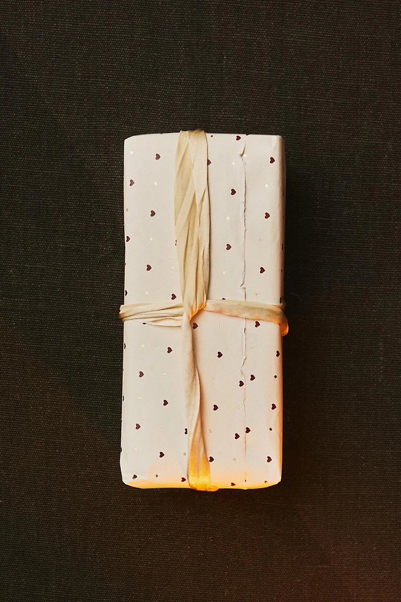 CHRISTMAS WRAPPING PAPER WITH HEARTS