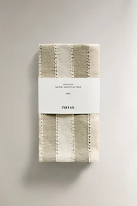 LOT DE SERVIETTES DE TABLE RAYURES ET DENTELLES (LOT DE 2)