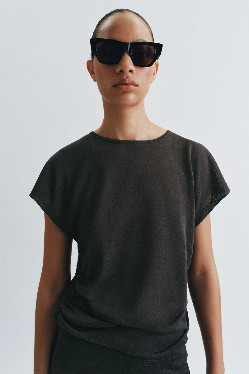 TOP DRAPÉ EN MAILLE