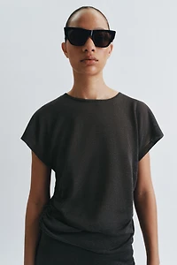 TOP DRAPÉ EN MAILLE
