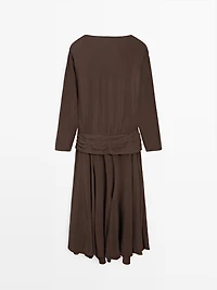 Robe longue fluide drapée avec ceinture large