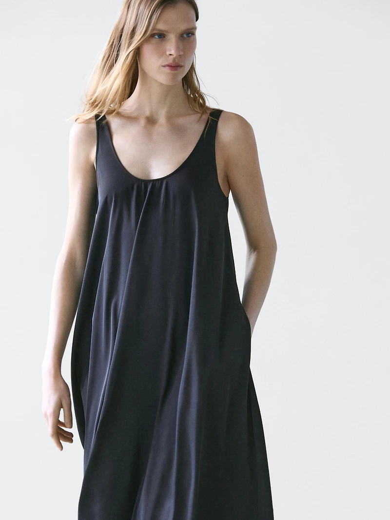 Robe fluide évasée à bretelles