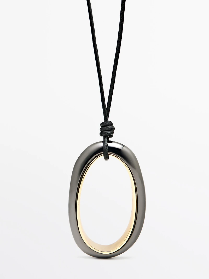 Necklace with oval pendant