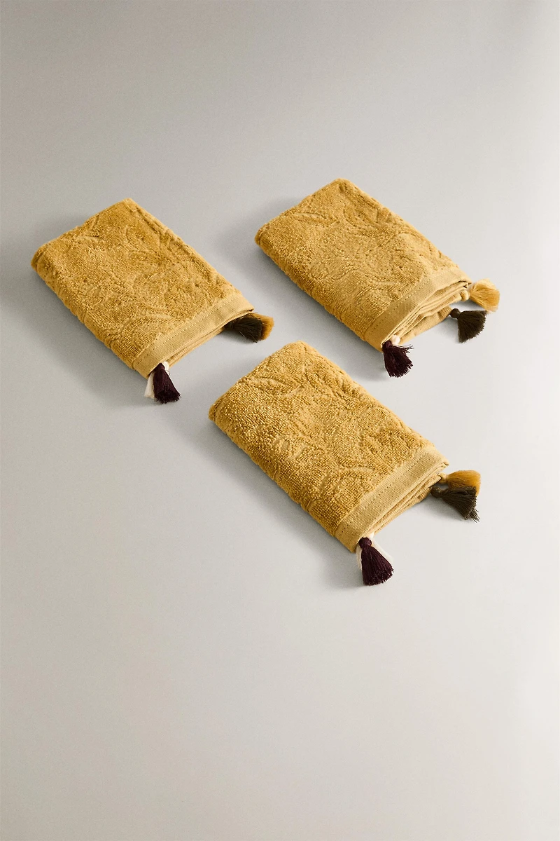 LOT SERVIETTES INVITÉS POMPONS (LOT DE 3)