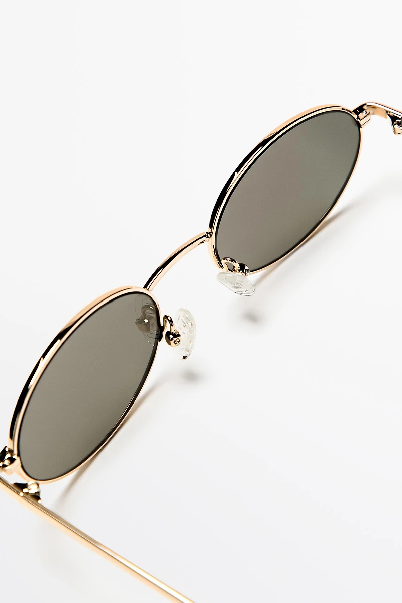 Oval metal sunglasses