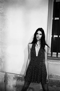 ROBE COURTE HALTER À POIS