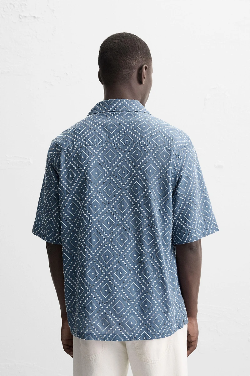 CONTRAST EMBROIDERY SHIRT