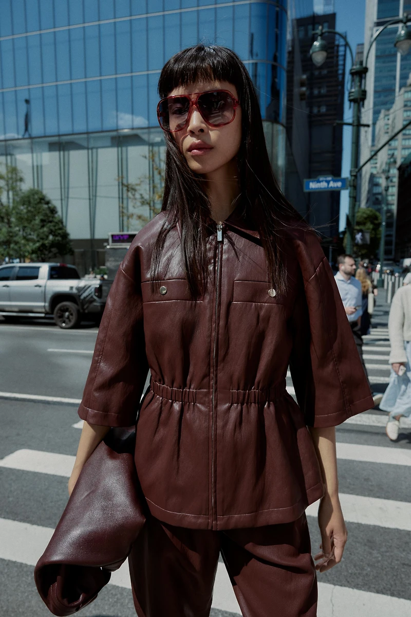 BLAZER EN MATIÈRE SYNTHÉTIQUE