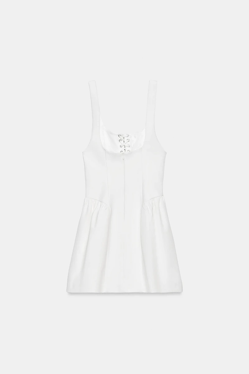 ROBE COURTE À CORDONS ET VOLUME