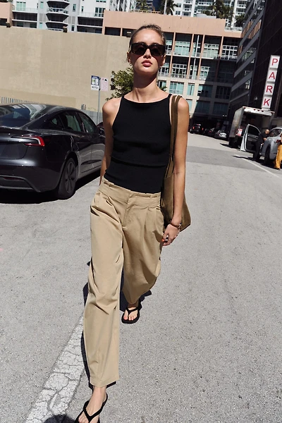 RIBBED KNIT HALTER TOP