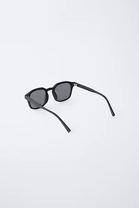 SUNGLASSES WITH RUBBERIZED FINISH