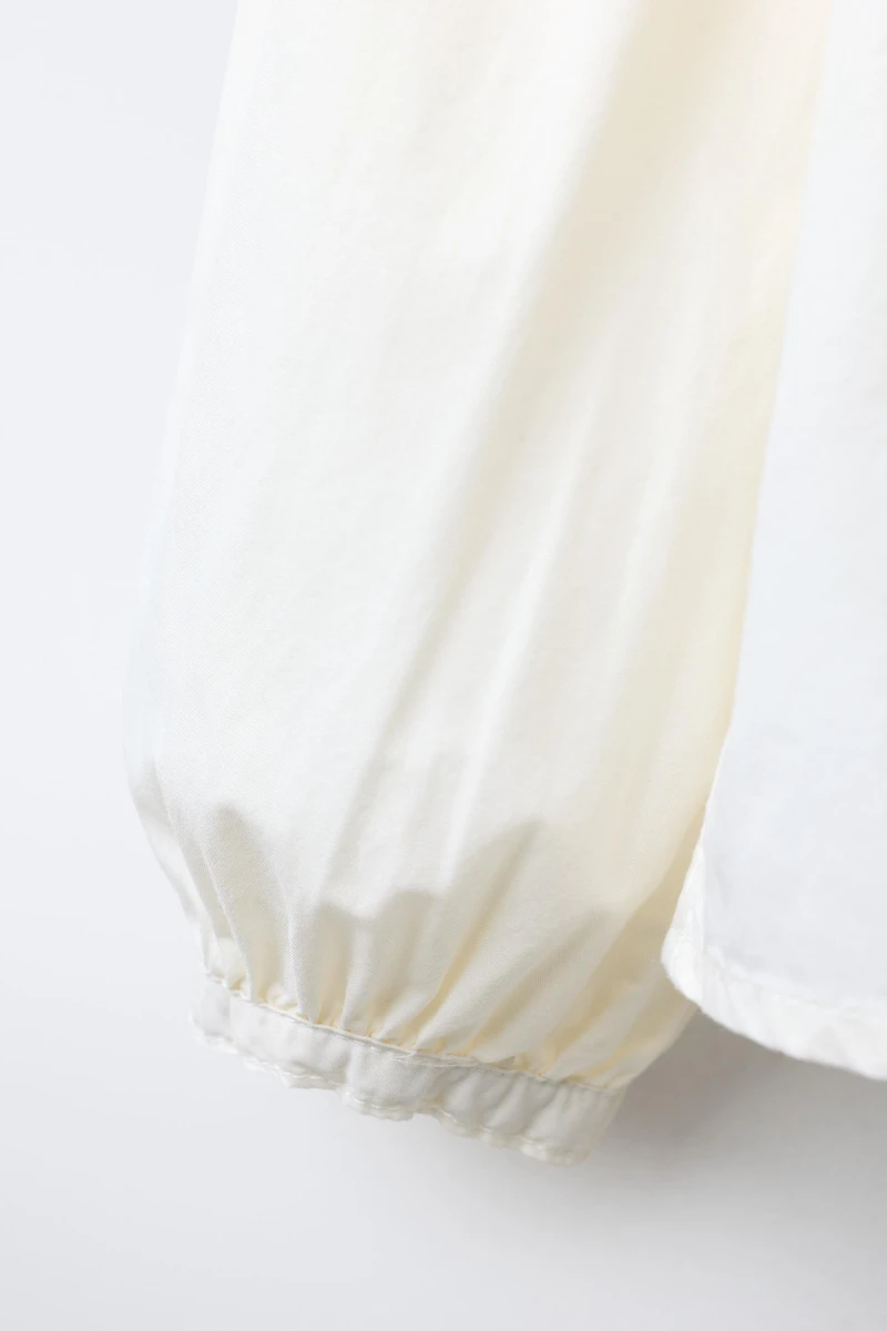 EMBROIDERED PETER PAN COLLAR BLOUSE