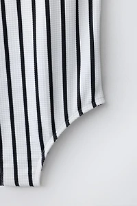 2-6 YEARS/ STRIPED SWIMSUIT