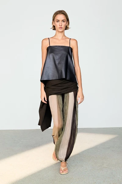 Pantalon fluide à rayures et ceinture