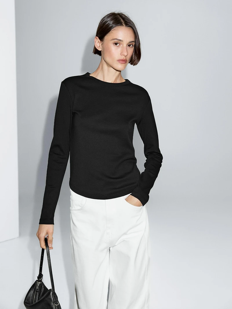 Long sleeve T-shirt with rounded hem