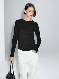 Long sleeve T-shirt with rounded hem