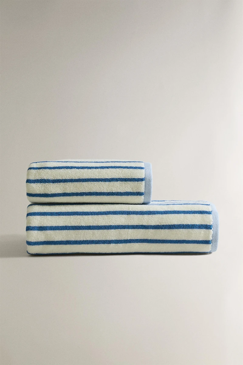 KIDS’ REVERSIBLE STRIPED BATH TOWEL