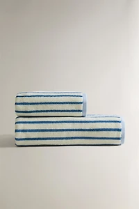 KIDS’ REVERSIBLE STRIPED BATH TOWEL