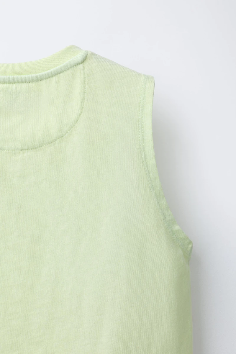 TEXT SLEEVELESS T-SHIRT