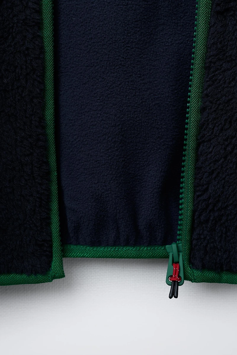 BLOUSON EFFET MOUTON À CAPUCHE COLOR BLOCK