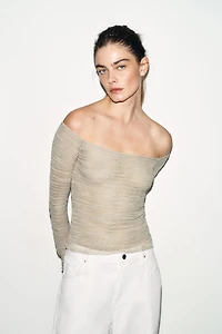 OFF-SHOULDER KNIT TOP