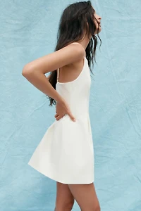 ROBE COURTE À BRETELLES
