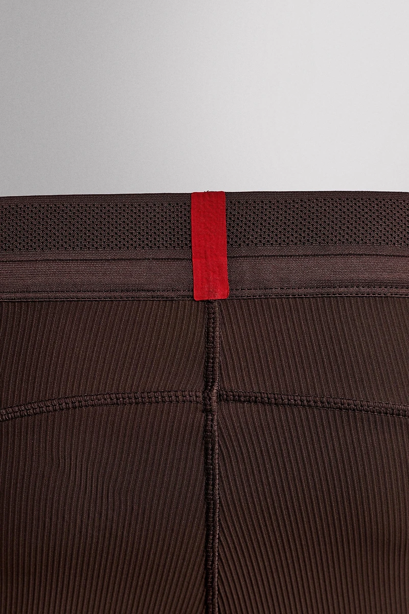 COMPRESSIVE STRUCTURE LEGGINGS