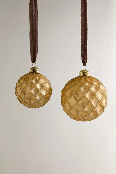 CHRISTMAS TREE BALL ORNAMENT