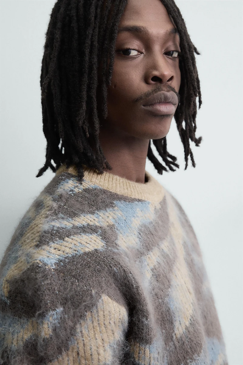 BRUSHED TEXTURED ABSTRACT JACQUARD JUMPER