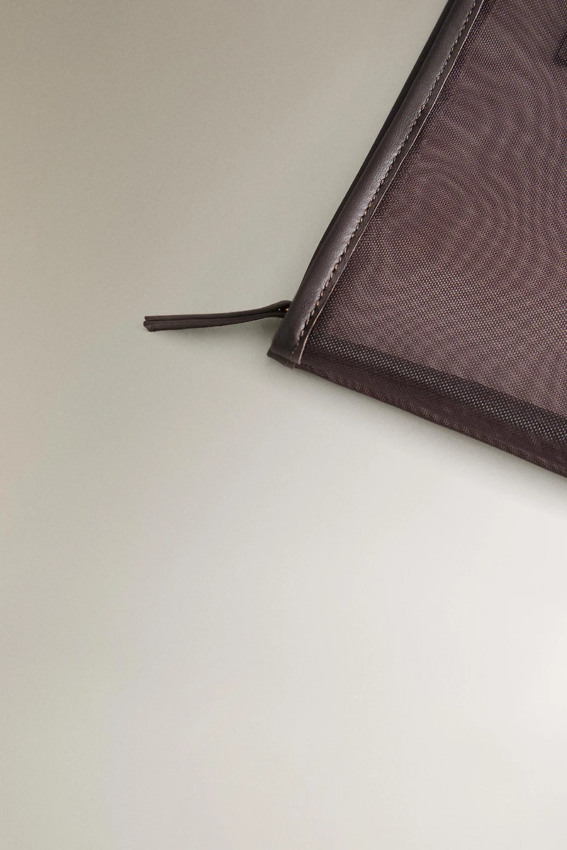 MEDIUM MESH MAKEUP BAG