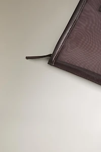 MEDIUM MESH MAKEUP BAG