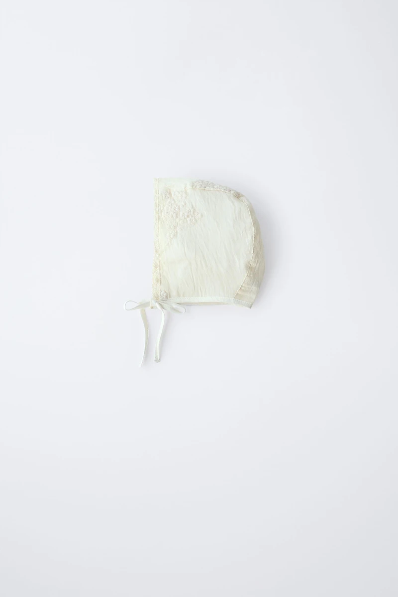 EMBROIDERED FLOWER BONNET