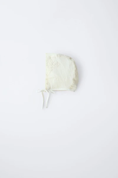 EMBROIDERED FLOWER BONNET