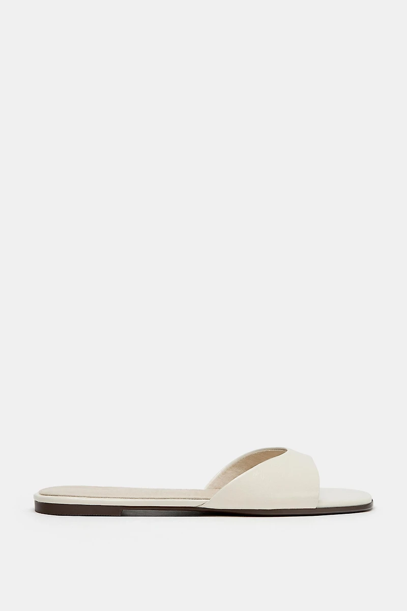 SANDALES PLATES EN CUIR