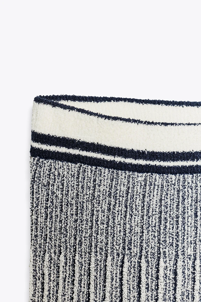 JUPE EN MAILLE COUPÉE RAYURES