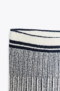 JUPE EN MAILLE COUPÉE RAYURES