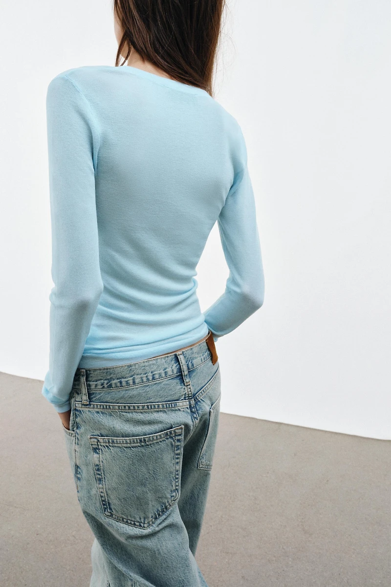 EXTRA-FINE KNIT TOP