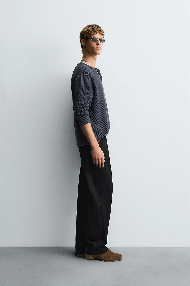 WASHED BUTTON NECK SWEATER