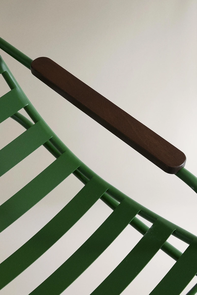 METAL AND WOOD LOUNGER