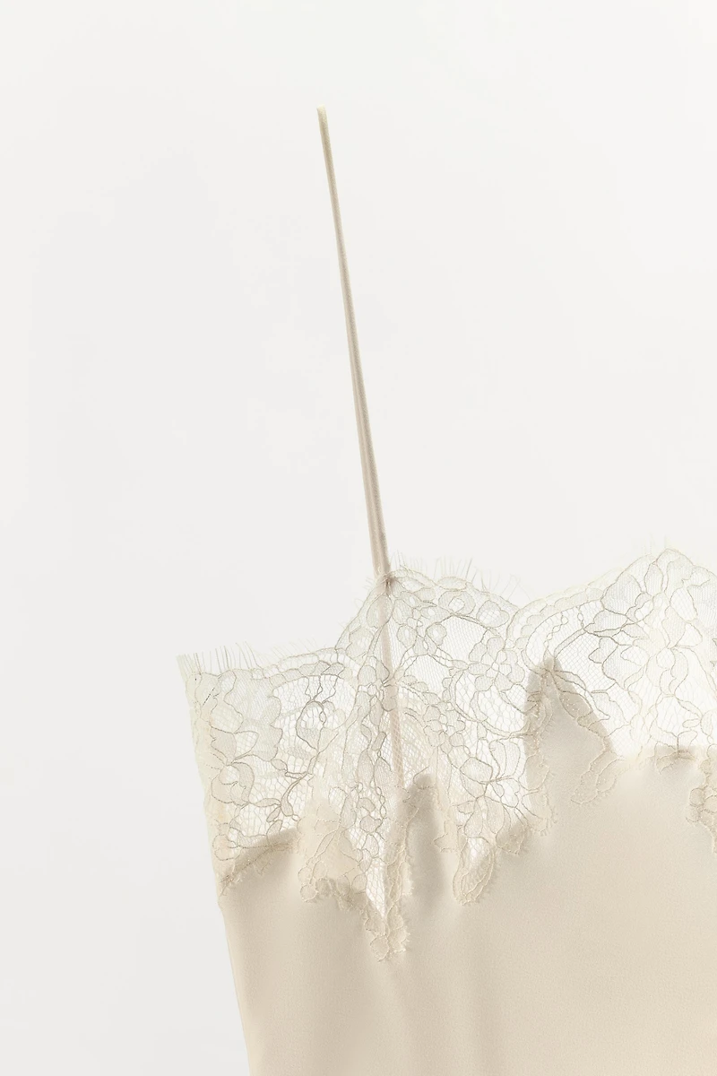 ROBE MIDI STYLE LINGERIE EN DENTELLE