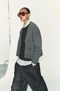 VESTE 100 % LAINE BOUTON DORÉ