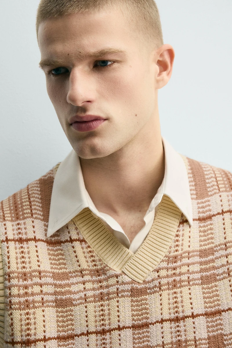 PLAID JACQUARD KNIT VEST