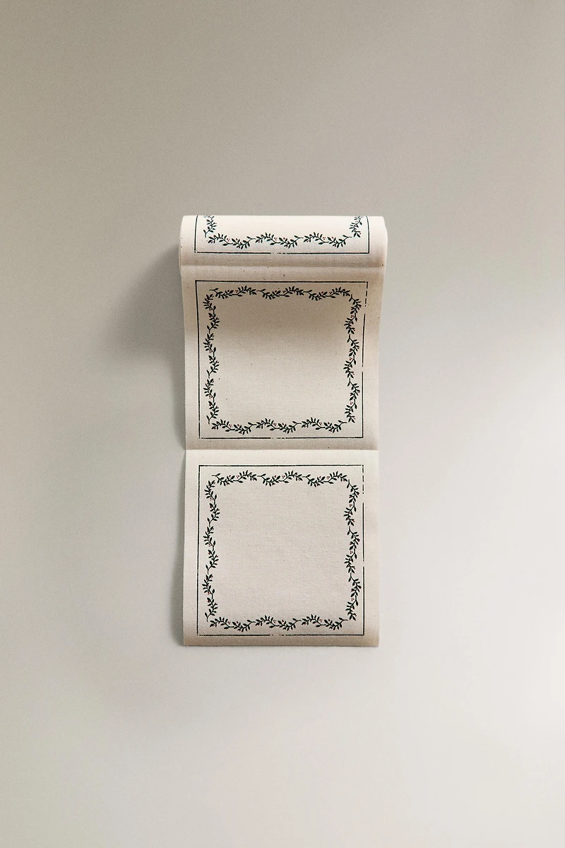 ROLL OF COTTON CHRISTMAS NAPKINS WITH A LEAF DESIGN (SET OF 20)