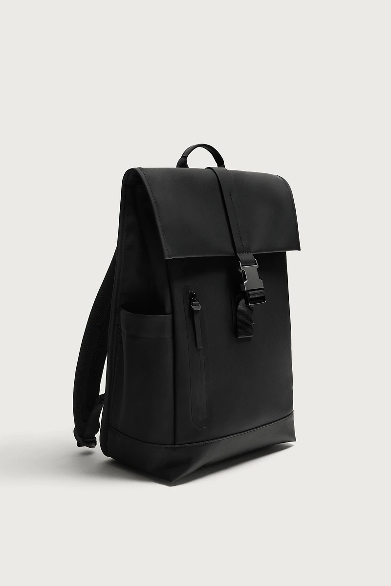 SAC À DOS EFFET GOMMÉ AVEC RABAT
